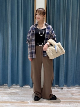 「アイテム（スウェットパンツ、ブラウン系）」を使った、akariさん（レディース・161cm）の秋コーディネート