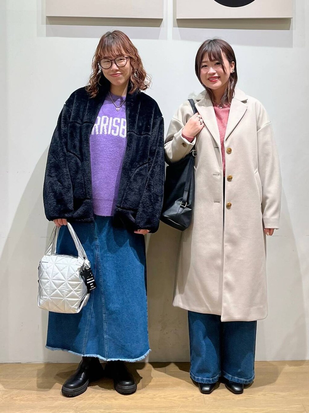 「着痩せ・細見え、差し色コーデ、体型カバー、休日コーデ、ママコーデ、女子会、ゆったり、ヘルシー、BAYFLOW、ニット、デートコーデ、スウェット、アウター」｜「BAYFLOWの[軽量で暖かい]スタンドカラーファーブルゾン（ブルゾン、ブラック系）」を使った、akariさん（レディース・161cm）の冬コーディネートの1枚目の写真