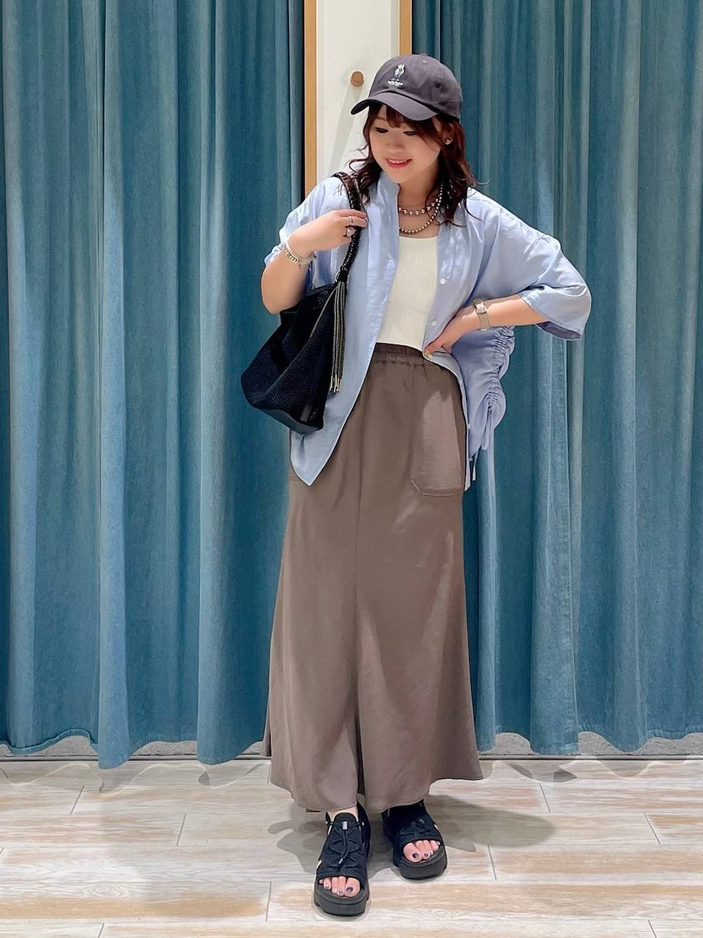 「BAYFLOW、デートコーデ、着痩せ・細見え、差し色コーデ、体型カバー、休日コーデ、ママコーデ、女子会、ゆったり、ヘルシー」｜「bijorieの【bijorie】カップ付きバッククロスキャミ／NEW BASIC 25SS（インナーウェア/肌着、ホワイト系）」を使った、akariさん（レディース・161cm）の夏コーディネートの1枚目の写真