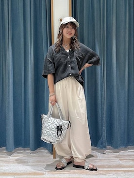 「BAYFLOW（ベイフロー）のアラジンパンツ（その他パンツ、ベージュ系）」を使った、akariさん（レディース・161cm）の夏コーディネート