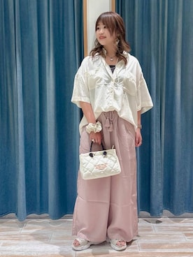 「BAYFLOW（ベイフロー）の[簡単ブラウジング仕様]2WAYスタンダート半袖シャツ（シャツ/ブラウス、ホワイト系）」を使った、akariさん（レディース・161cm）の春コーディネート