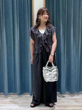 「BAYFLOW（ベイフロー）のテンセルワイドパンツ（その他パンツ、グレー系）」を使った、akariさん（レディース・161cm）の春コーディネート