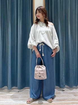 「BAYFLOW（ベイフロー）の[しなやかな素材感]ライトオンスデニムワイドパンツ（デニムパンツ、ブルー系）」を使った、akariさん（レディース・161cm）の春コーディネート