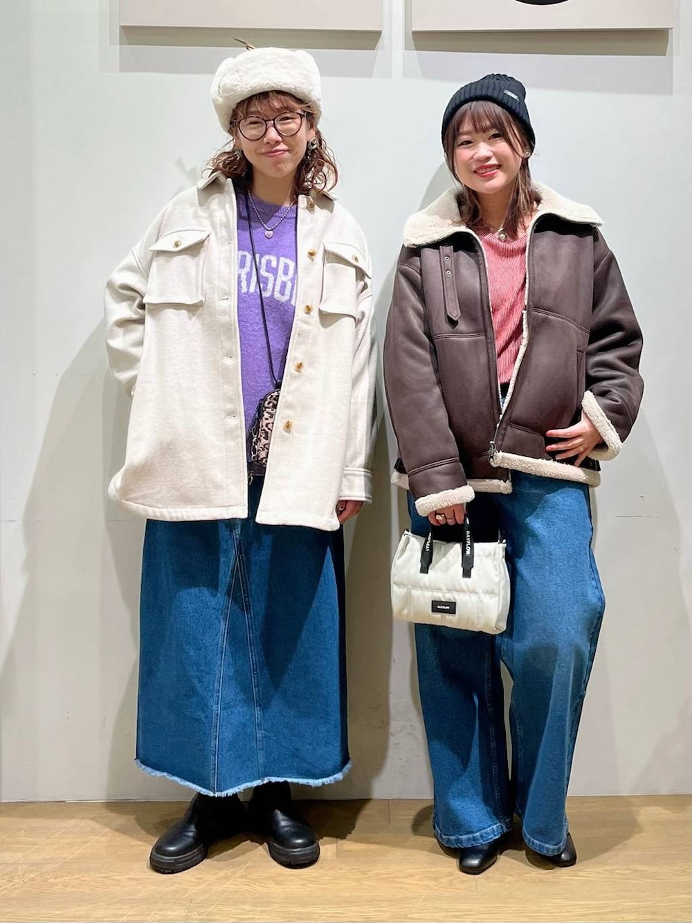 「着痩せ・細見え、差し色コーデ、体型カバー、休日コーデ、ママコーデ、女子会、ゆったり、ヘルシー、BAYFLOW、デートコーデ」｜「OUTDOOR PRODUCTSの【OUTDOOR PRODUCTS(アウトドアプロダクツ)】別注ファーフライトキャップ（キャップ、ベージュ系）」を使った、akariさん（レディース・161cm）の冬コーディネートの1枚目の写真