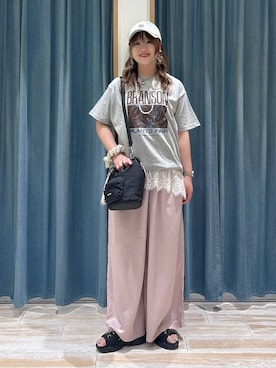 「BAYFLOW（ベイフロー）のテンセルワイドパンツ（その他パンツ、パープル系）」を使った、akariさん（レディース・161cm）の春コーディネート