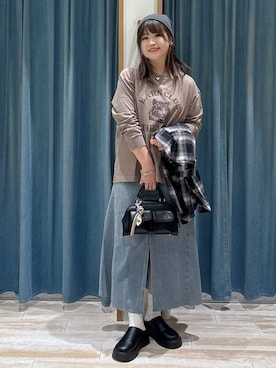 「アイテム（アクセサリー、グレー系）」を使った、akariさん（レディース・161cm）の秋コーディネート