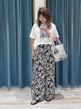 「BAYFLOW（ベイフロー）のアソート箔プリント半袖Tシャツ（Tシャツ/カットソー、ホワイト系）」を使った、akariさん（レディース・161cm）の夏コーディネート