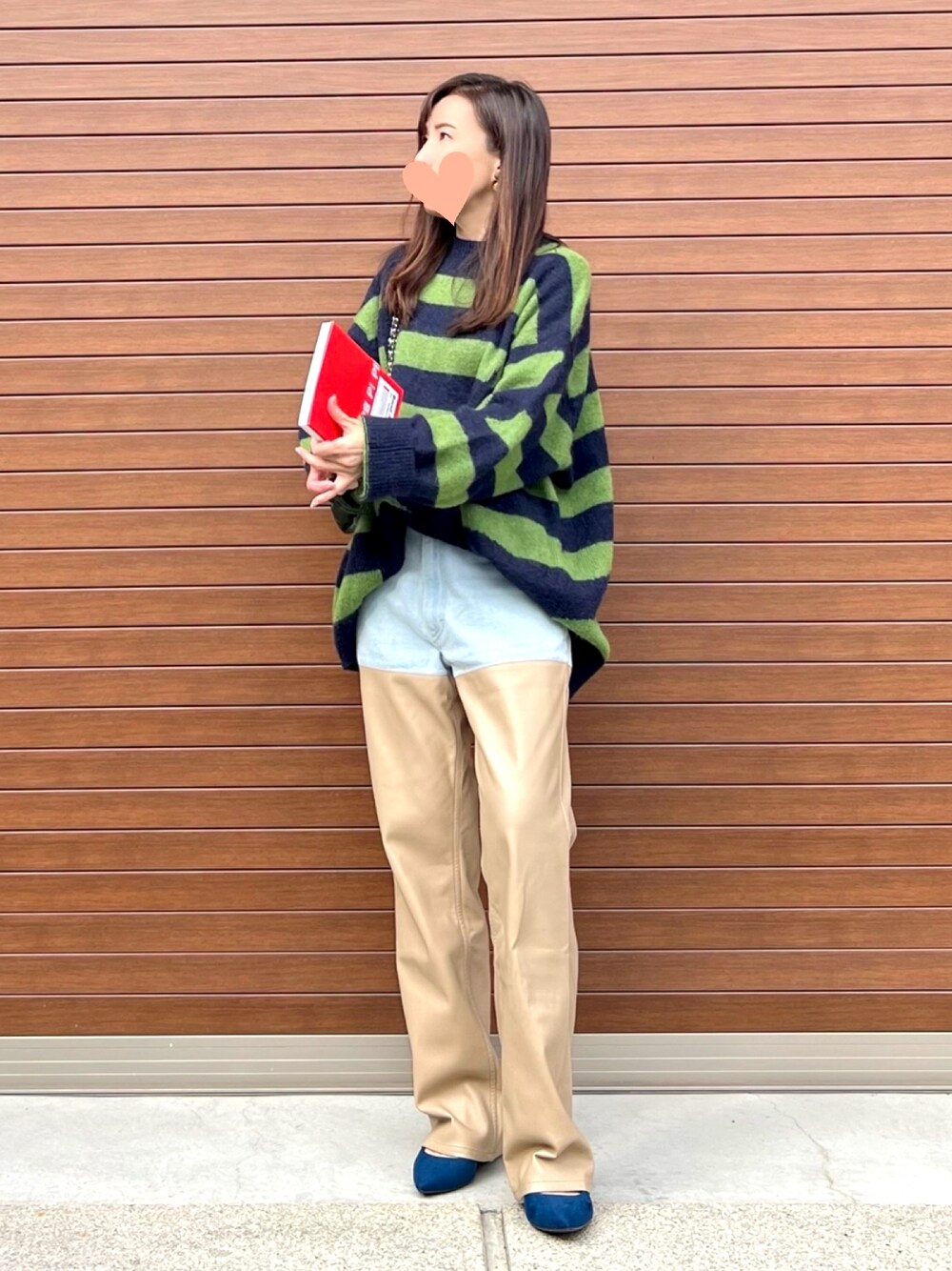 「ラッドミュージシャン、ボーダー、フェイクレザーパンツ、day6」｜「BEAUTY&YOUTH UNITED ARROWSのアイテム（デニムパンツ、ベージュ系）」を使った、haruさん（レディース・159cm）の冬コーディネートの1枚目の写真