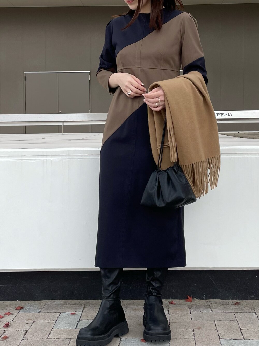 「きれいめカジュアル、クリスマスに着たい服、ワンピース」｜「Mila Owenの肩タックIラインシルエットワンピース（ワンピース、その他）」を使った、naさん（レディース・160cm）の冬コーディネートの1枚目の写真