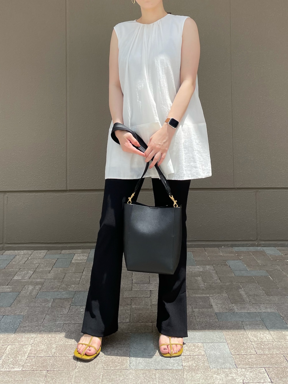 完売❤️新品タグ付❤️milaowen 裾切り替えノースリギャザートップス Mila Owen（ミラオーウェン）の「裾切り替えノースリギャザートップス