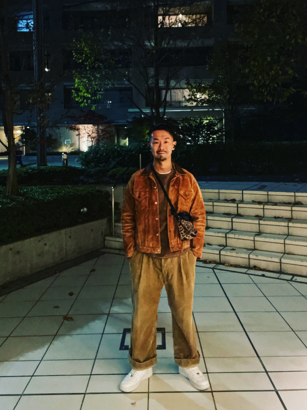 「休日スタイル、オーバーサイズ、ゆるコーデ、オトナカジュアル、ミニバッグ、TENDERLOIN、UNIQLO × ENGINEERED GARMENTS、HBEAUTY&YOUTH、Supreme x NIKE、NIKE、AIR FORCE 1」｜「H　BEAUTY&YOUTH UNITED ARROWSのアイテム（その他パンツ、ベージュ系）」を使った、fantasistajunさん（メンズ・172cm）の秋コーディネートの1枚目の写真