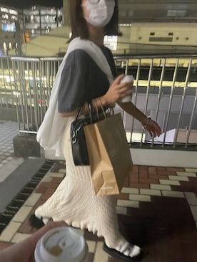 「GU（ジーユー）のアイテム（スカート、ホワイト系）」を使った、tinaさん（レディース・154cm）の秋コーディネート