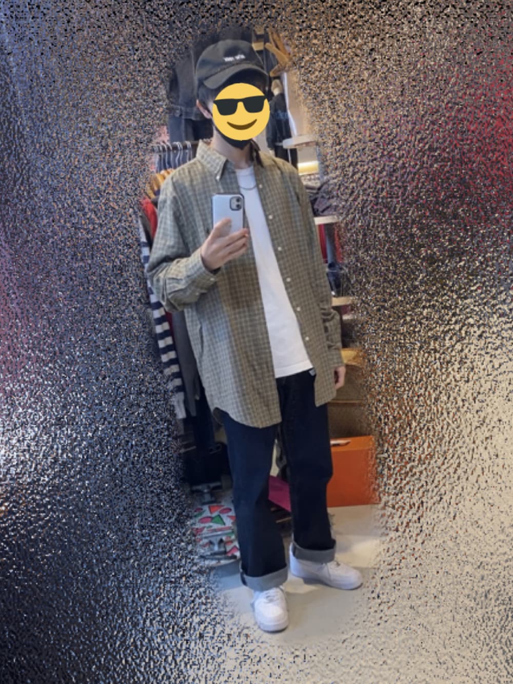 「シンプルコーデ、秋のコーデ、だから秋服が好き、シャツ、ナイキ、ブラック、白スニーカー、ラルフローレン、古着、キャップ、大学生、リーバイス、白Tシャツ、おしゃれさんと繋がりたい、シンプル」｜「Levi'sの【Levi's】「CLASSIC」クラシック569デニムパンツ（デニムパンツ、ブルー系）」を使った、HARUTOさん（メンズ・165cm）の秋コーディネートの1枚目の写真