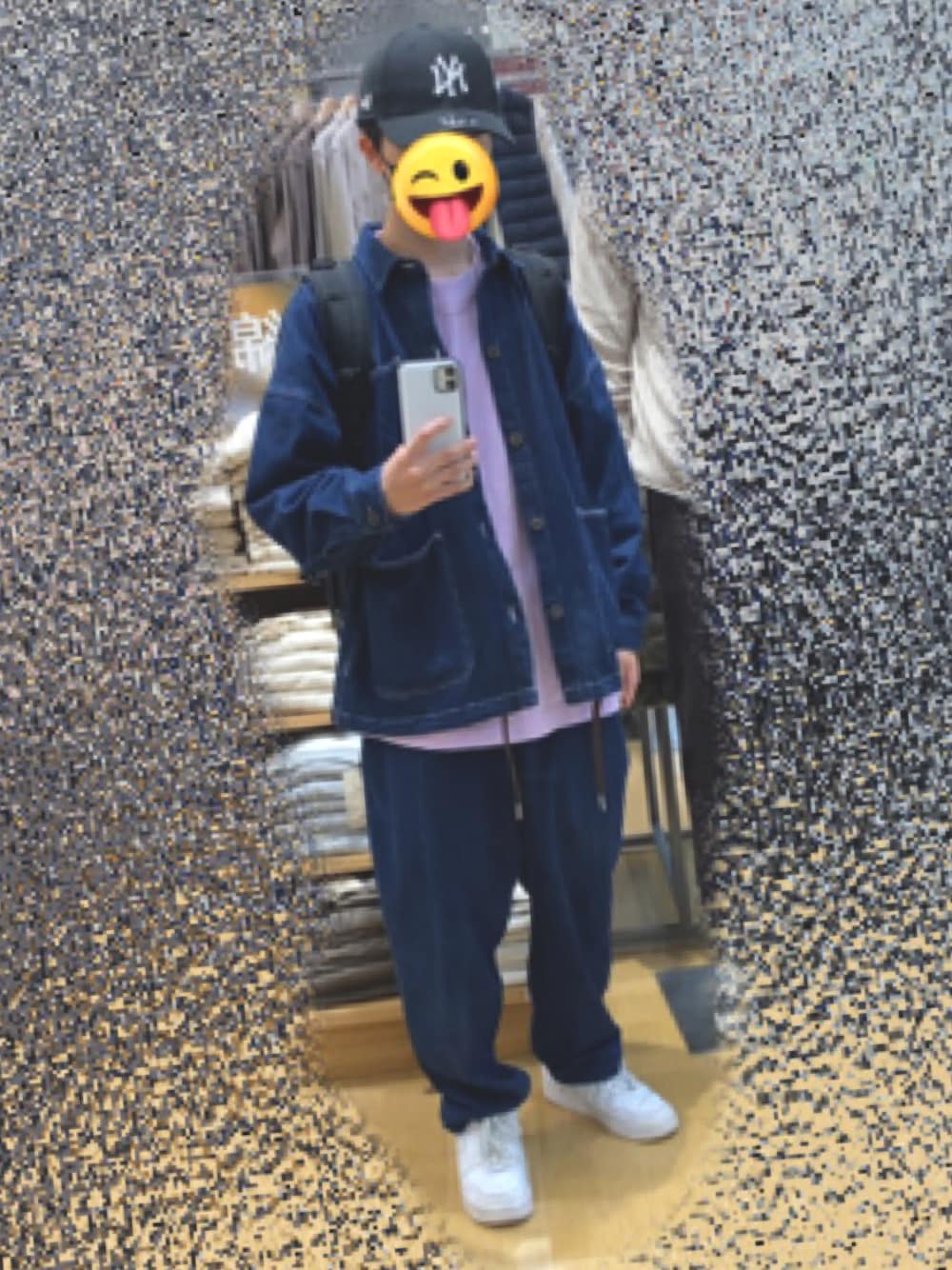 「今日のコーデ、セットアップ、デニムコーデ、ライトオン、ピンク、ニューエラ、帽子、キャップ、白スニーカー、大学生、デニムジャケット、おしゃれさんと繋がりたい、カバーオール、インディゴ」｜「NIKEのナイキ エア フォース 1 '07 メンズシューズ / Nike Air Force 1 '07 Men's Shoes CW2288-111 White（スニーカー、ホワイト系）」を使った、HARUTOさん（メンズ・165cm）の秋コーディネートの1枚目の写真