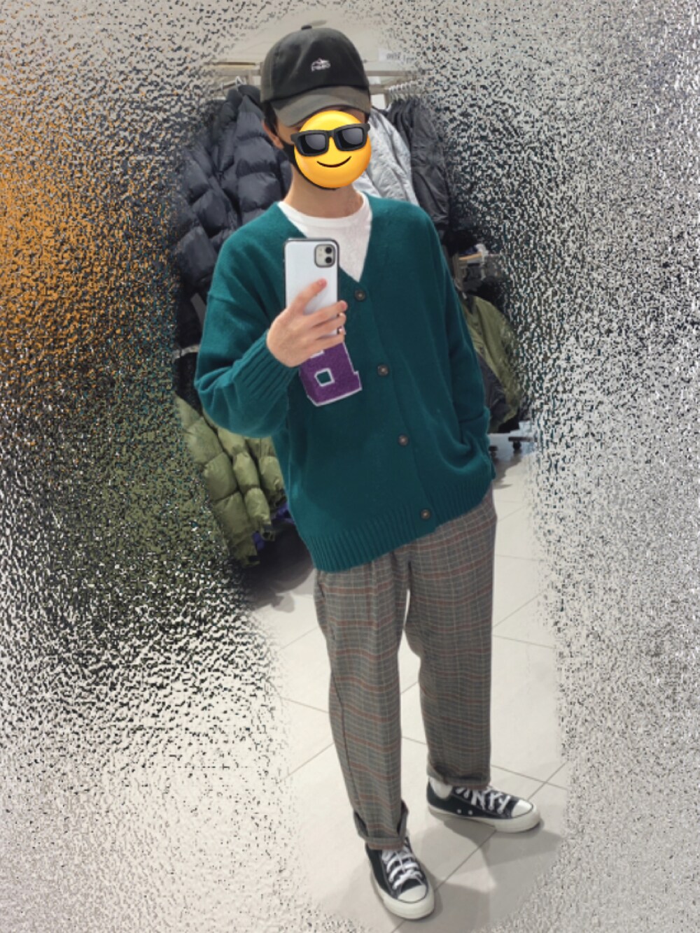 「今日のコーデ、カーディガン、グリーン、BACKNUMBER、Right-on、チェックパンツ、ワイドパンツ、converse、スニーカー、キャップ、帽子、グレーパンツ、グレー、おしゃれさんと繋がりたい、シンプルコーデ」｜「BACK NUMBERの【BACK NUMBER】ＴＲワイドトラウザーイージーパンツ（その他パンツ、グレー系）」を使った、HARUTOさん（メンズ・166cm）の冬コーディネートの1枚目の写真