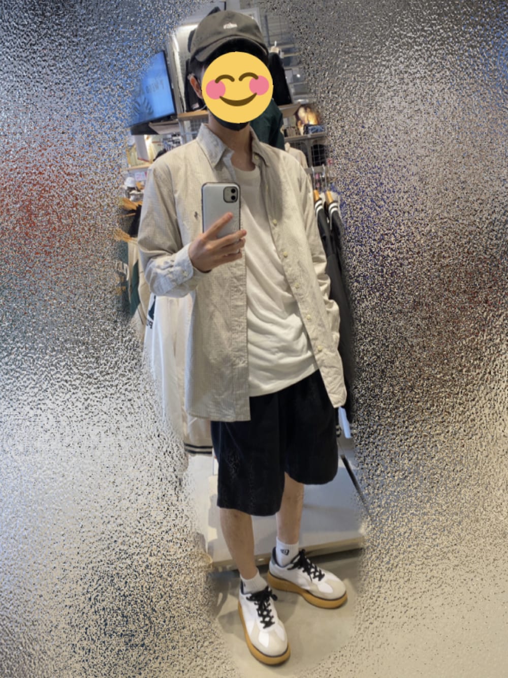 「お洒落さんとつながりたい、大人カジュアル、シャツスタイル、シャツ、柄シャツ、ラルフローレン、古着、古着MIX、ハーフパンツ、ショートパンツ、黒、オニツカタイガー、スニーカー、キャップ、ストリート」｜「Onitsuka TigerのDELECITY（スニーカー、ホワイト系）」を使った、HARUTOさん（メンズ・166cm）の秋コーディネートの1枚目の写真