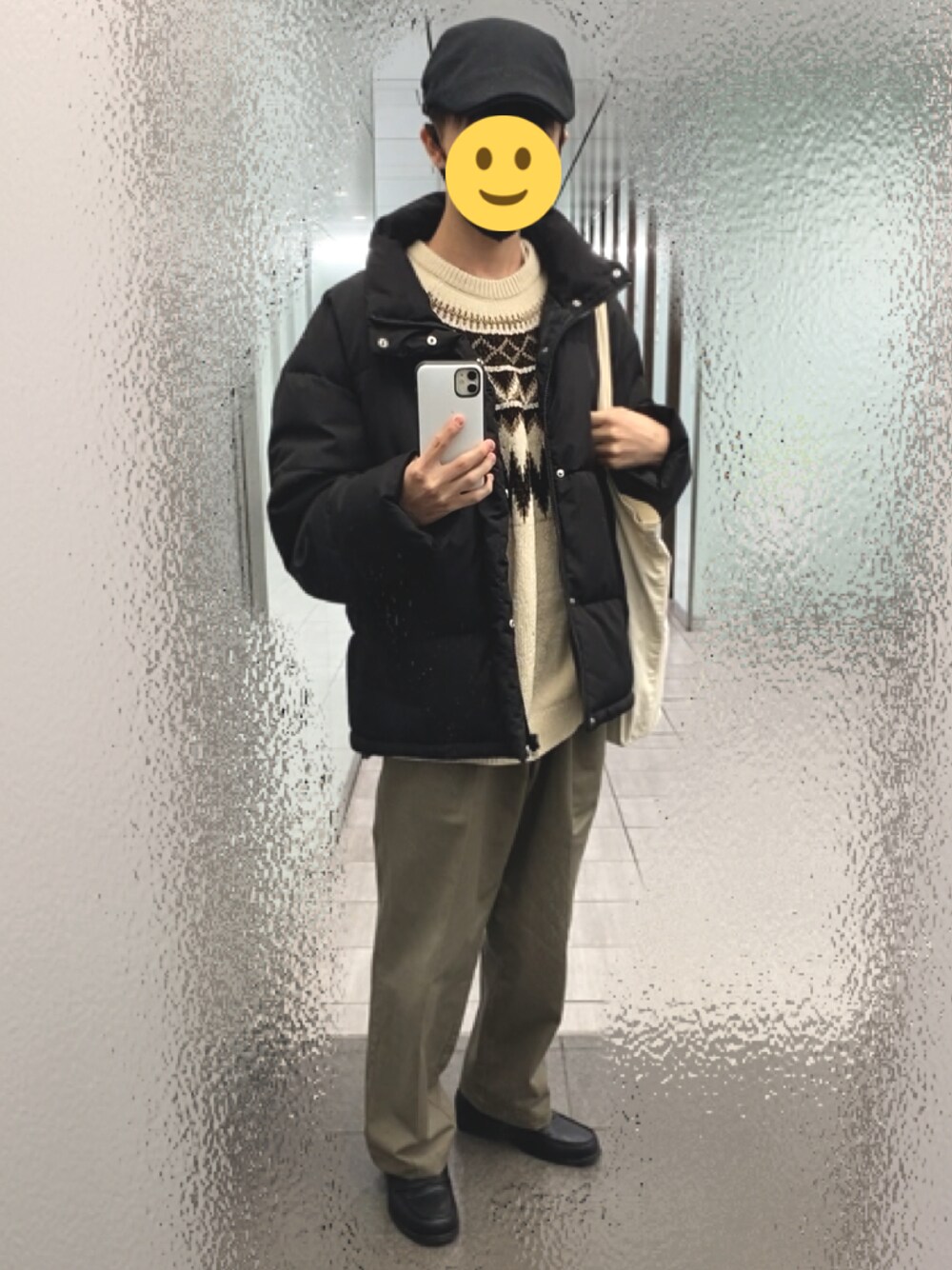 「今日のコーデ、秋冬コーデ、ニット、大学生、古着、おしゃれさんと繋がりたい、古着MIX、ローファー、ストリート、ハンチング、カーキ、オリーブ、ワイドパンツ、Right-on、カジュアルコーデ」｜「WEGOのWEGO/【WEB限定】パフィーフェイクダウンジャケット（ダウンジャケット/コート、ブラック系）」を使った、HARUTOさん（メンズ・168cm）の冬コーディネートの1枚目の写真