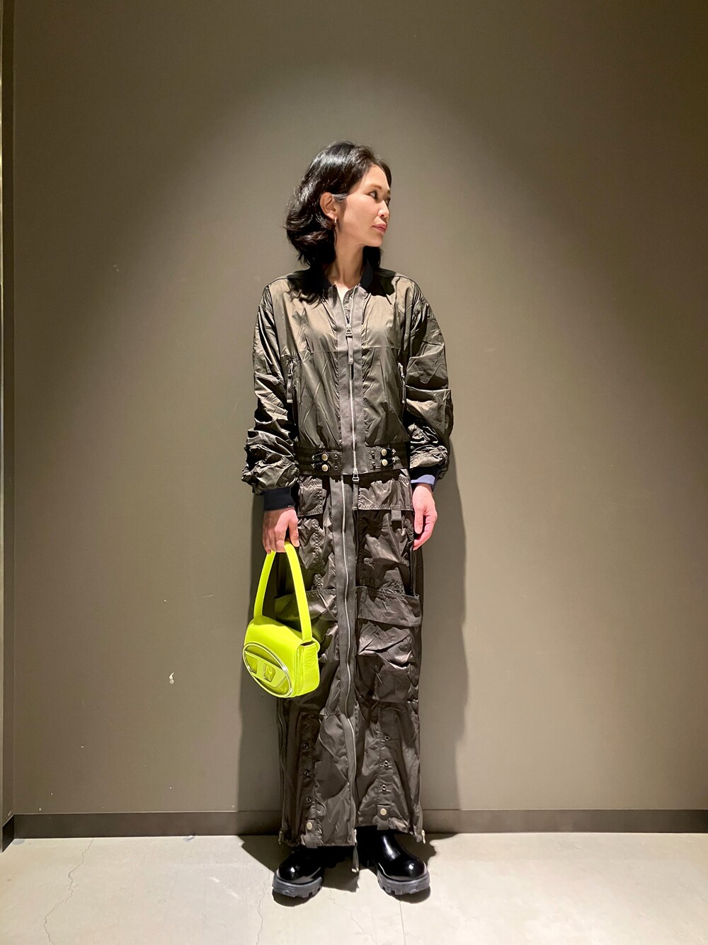 「オトナカジュアル、シンプルコーデ、春、ブーツ、セットアップ、ミリタリー、ママコーデ、ママファッション、Diesel、DIESELららぽーと富士見」｜「DIESELのアイテム（ジャケット/アウター、グリーン系）」を使った、MIKIさん（レディース・164cm）の冬コーディネートの1枚目の写真