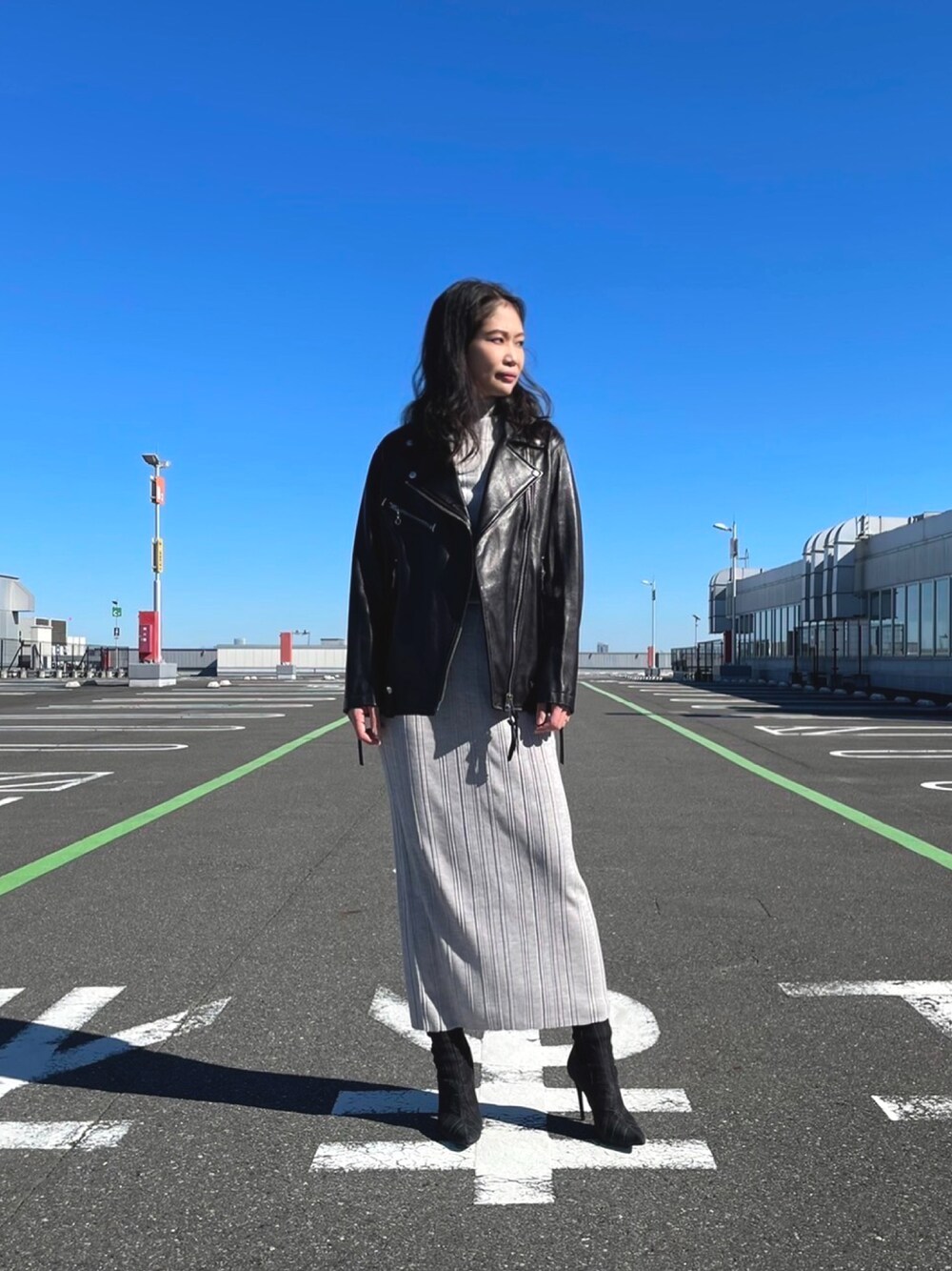「オトナカジュアル、秋服、秋コーデ、お出かけコーデ、ハイネック、セットアップ、レザージャケット、ママコーデ、Diesel、DIESELららぽーと富士見」｜「DIESELのレディース ライダース レザー ルーズフット オーバーサイズ（ライダースジャケット、ブラック系）」を使った、MIKIさん（レディース・164cm）の秋コーディネートの1枚目の写真