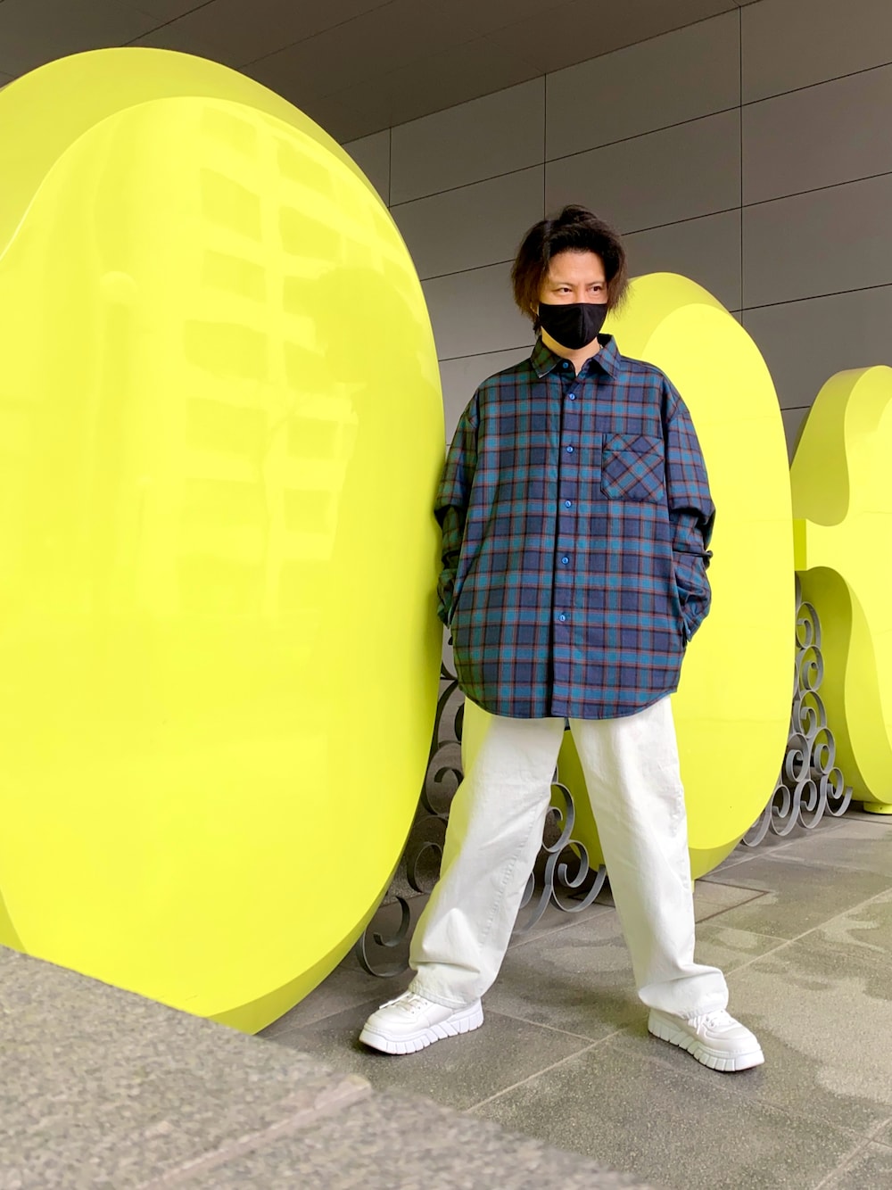 「タートルネック、シャツスタイル、チェック、チエックシャツ、デニム、デニムパンツ、スニーカー、スニーカーコーデ、カジュアルコーデ、古着MIX、スポーツミックス、プチプラ、シンプルスタイル、春、リラックススタイル」｜「FACETASMのアイテム（シャツ/ブラウス、グリーン系）」を使った、GYUNさん（メンズ・173cm）の冬コーディネートの1枚目の写真