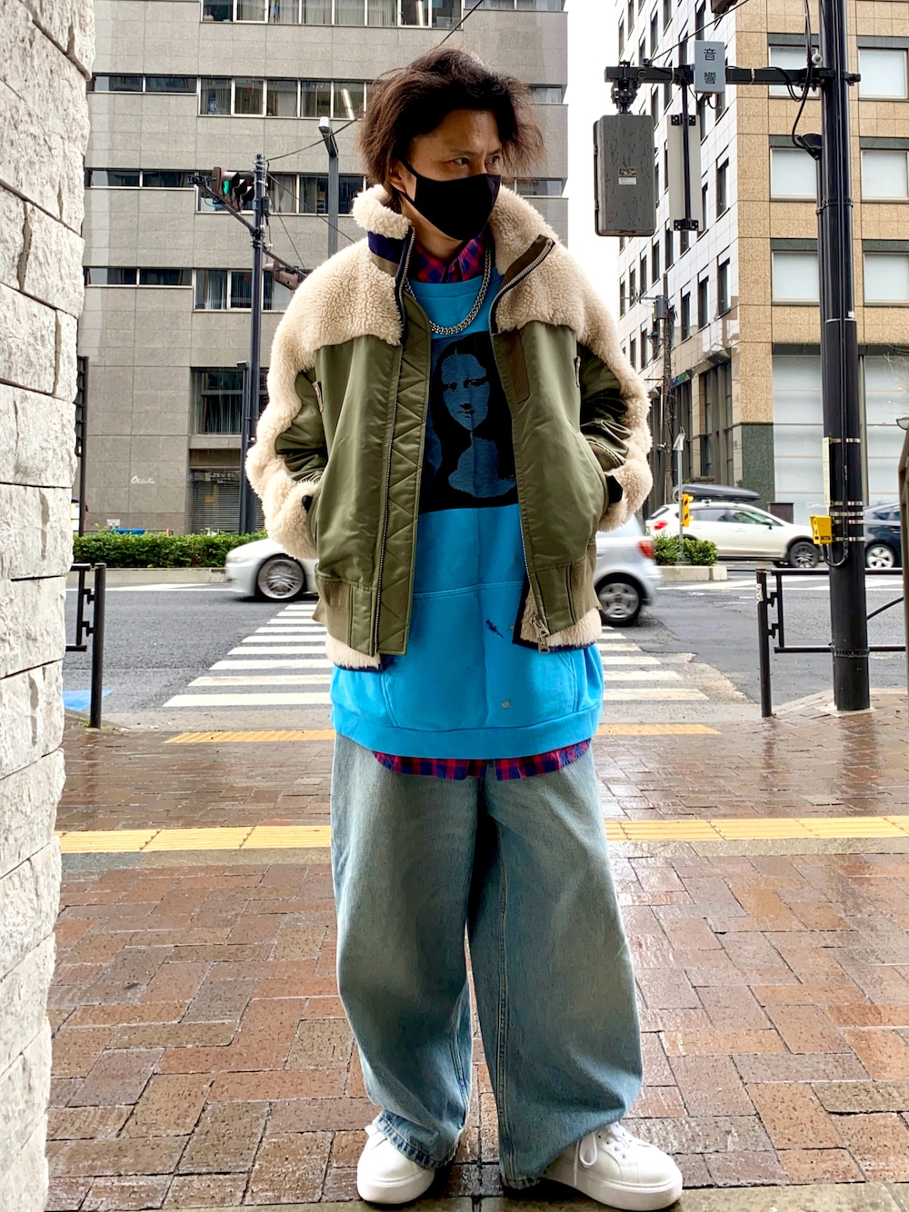 「スウェット、レイヤードスタイル、オトナカジュアル、PRADA、スニーカー、デニム、バレンシアガ、大人カジュアル、プチプラ、ワイドパンツ、MA-1、カジュアルコーデ、休日スタイル、おしゃれさんと繋がりたい、スポーツミックス」｜「BALENCIAGAのアイテム（デニムパンツ、ブルー系）」を使った、GYUNさん（メンズ・173cm）の冬コーディネートの1枚目の写真