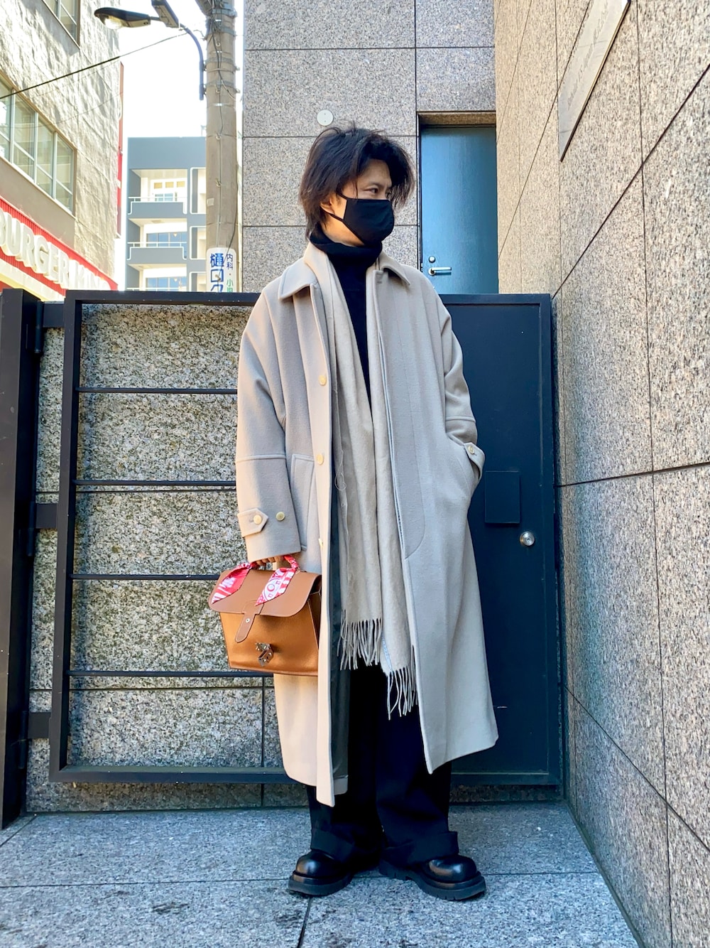 チェスターコートを使った「エルメス」の人気ファッション