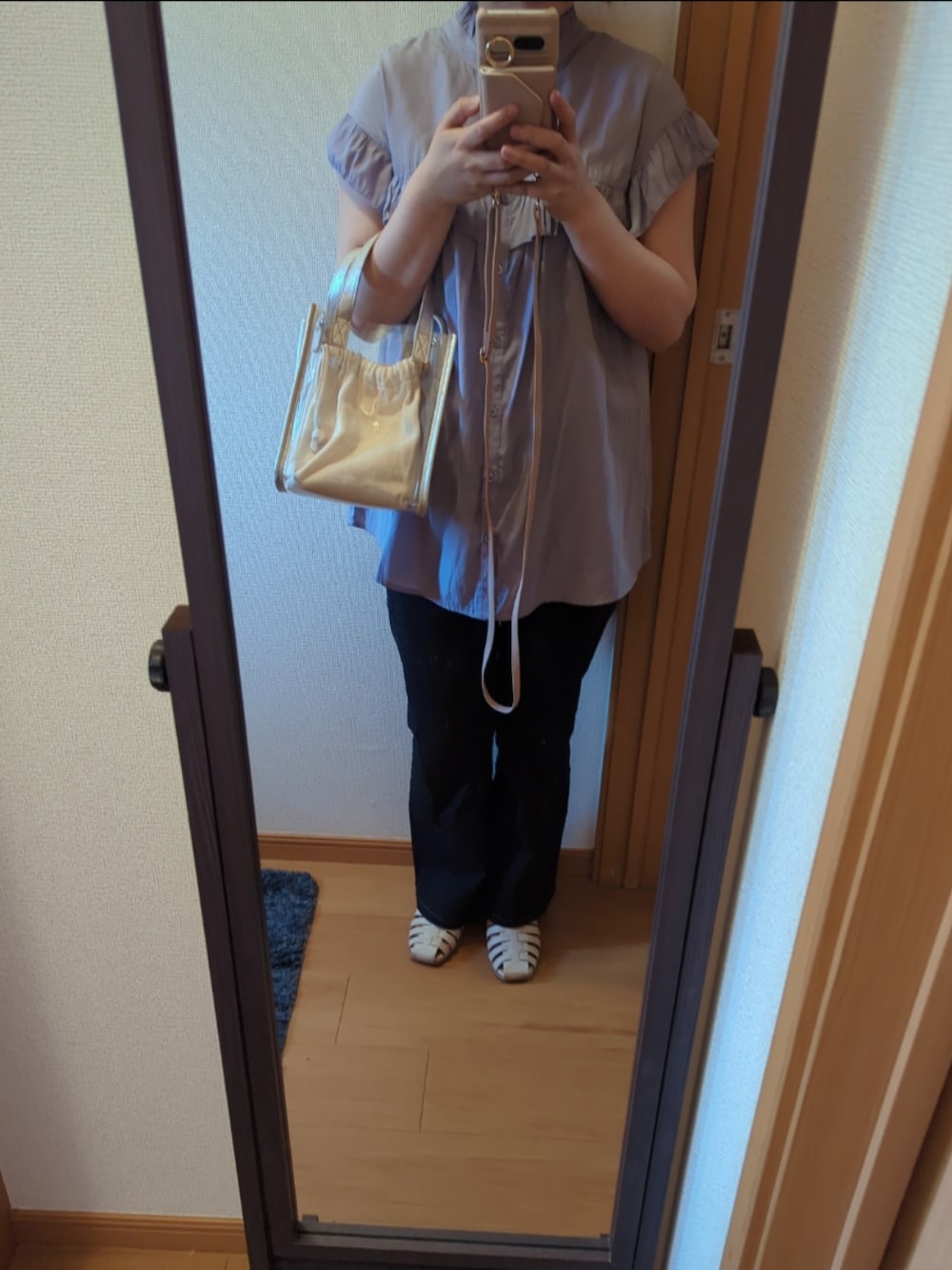 「GUのアイテム（デニムパンツ、ブルー系）」を使った、mさん（レディース・150cm）の春コーディネートの1枚目の写真