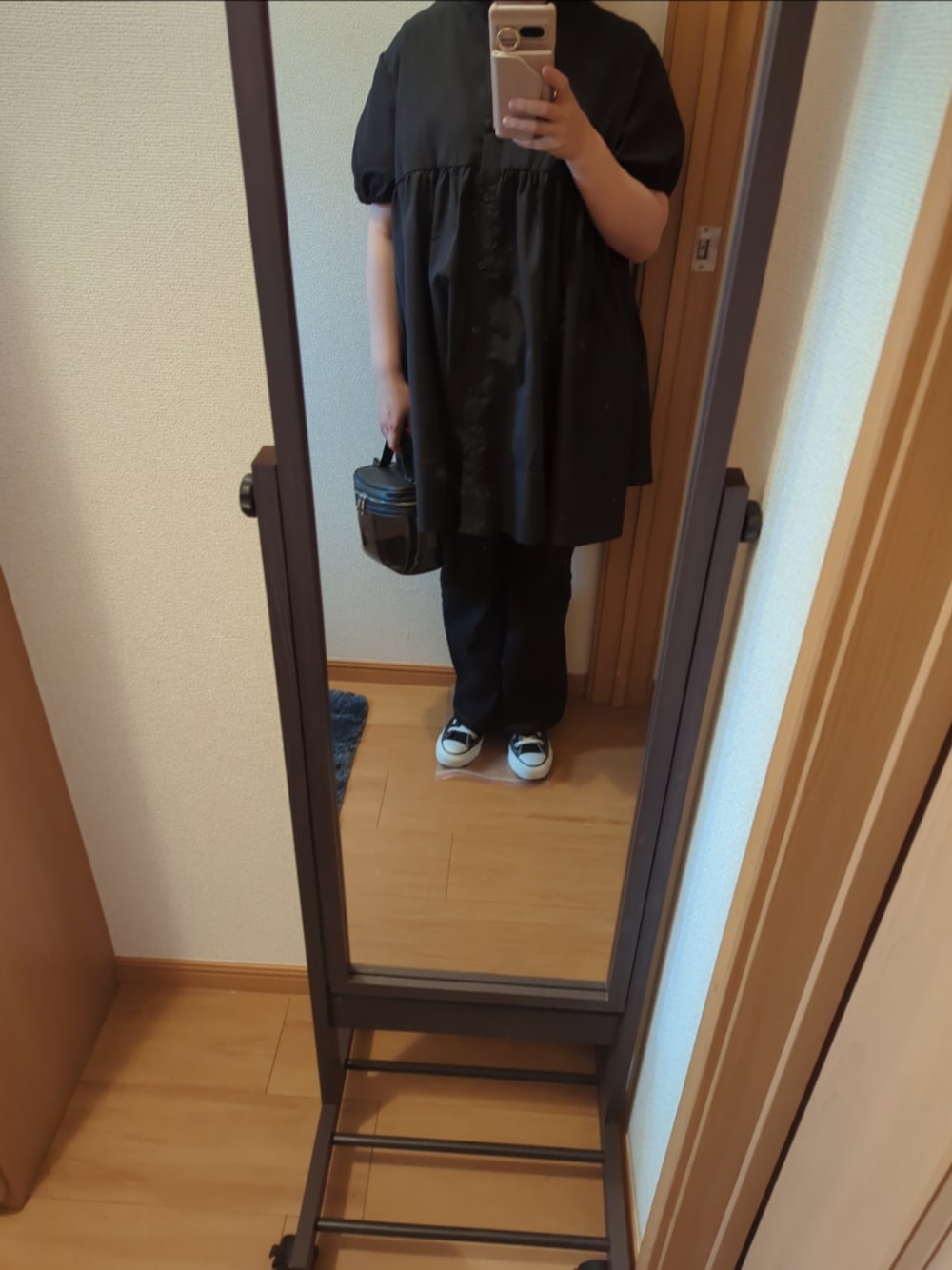 「GUのアイテム（デニムパンツ、ブルー系）」を使った、mさん（レディース・150cm）の春コーディネートの1枚目の写真