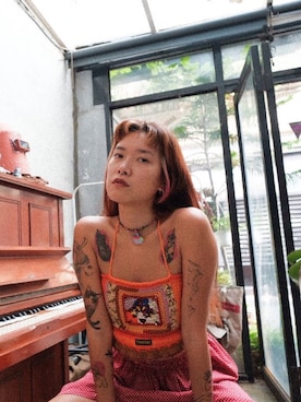 「OTOMEKKOのアイテム（その他トップス、オレンジ系）」を使った、Gwens Luさん（レディース・165cm）の冬コーディネート