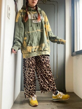 「NEW BALANCE（ニューバランス）のアイテム（シューズ、イエロー系）」を使った、Gwens Luさん（レディース・165cm）の冬コーディネート