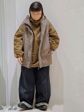 「アイテム（ダウンベスト、ブラウン系）」を使った、楊さん（レディース・157cm）の冬コーディネート