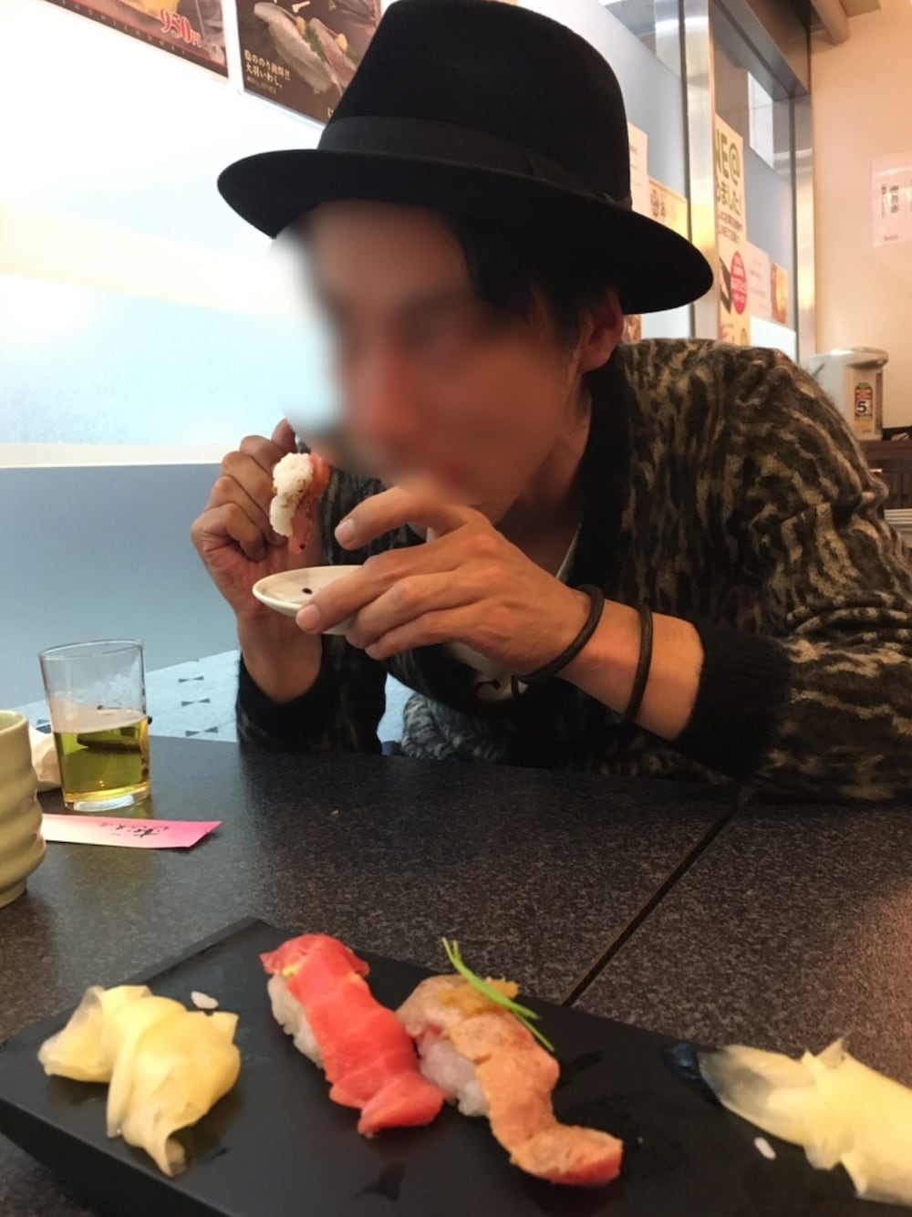 「ワコマリア、豹柄、レオパード、ハット、すしざんまい、寿司、酒」｜「WACKO MARIAのアイテム（ハット、ブラック系）」を使った、Hideakiさん（メンズ・170cm）の春コーディネートの1枚目の写真