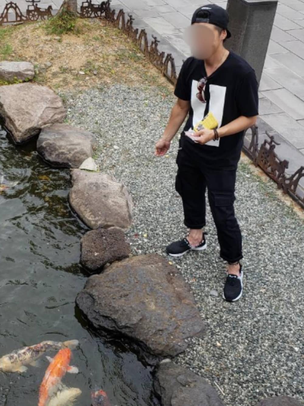 「黒、モノトーン、鯉、長崎、ブラック」｜「UNDERCOVERのアイテム（キャップ、ブラック系）」を使った、Hideakiさん（メンズ・170cm）の夏コーディネートの1枚目の写真