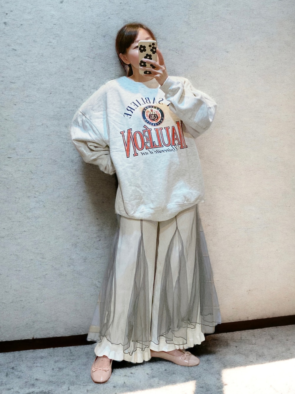 「ファッションを楽しもう、秋冬コーデ、大人女子、ゆったりコーデ、オーバーサイズ、ゆるコーデ、低身長女子、カジュアルコーデ」｜「H&Mのアイテム（バレエシューズ、ピンク系）」を使った、Birdy Pさん（レディース・152cm）の秋コーディネートの1枚目の写真