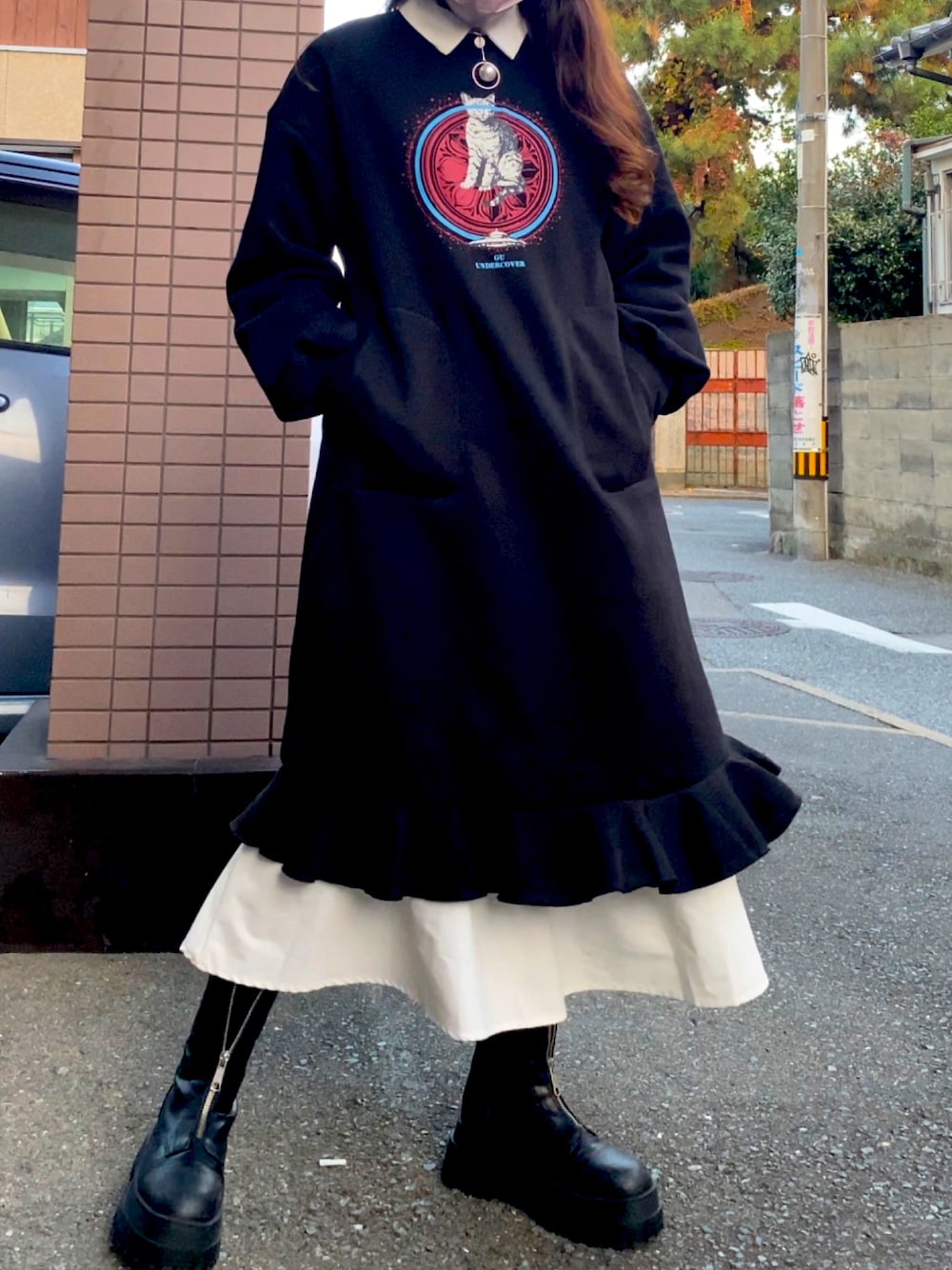 「ワンピース、ブーツ、シンプル、オーバーオール、SLY、プチプラコーデ、黒コーデ、ワンピースシャツ、低身長女子、gu×undercover」｜「GUのGU x Undercover コラボのワンピース（スカート、ブラック系）」を使った、Birdy Pさん（レディース・152cm）の秋コーディネートの1枚目の写真