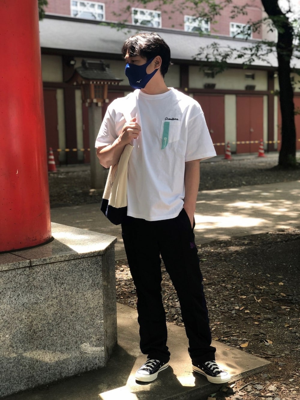 「休日スタイル、春夏コーデ、今日のコーデ、オトナカジュアル、トラックパンツ」｜「FREAK'S STOREのWEB限定 GREENROOM×FREAK'S STORE/グリーンルーム 別注 NATHAN MCKEE バックプリントTシャツ/SURF（Tシャツ/カットソー、ホワイト系）」を使った、clockworkysさん（メンズ・168cm）の春コーディネートの1枚目の写真