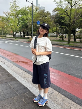 「BROKEN BASE（ブロークンベース）のアイテム（パンツ）」を使った、Riiさん（レディース・157cm）の春コーディネート