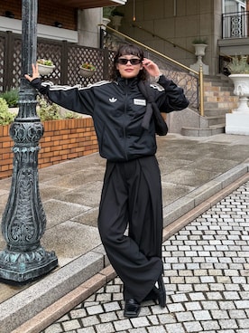 「adidas（アディダス）のアイテム（トップス、ブラック系）」を使った、Riiさん（レディース・157cm）の秋コーディネート