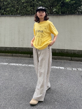 「FFEIN（フェイン）の【FFEIN（フェイン）】サークルアート線画プリントTシャツツ/ Tシャツ クルーネック 半袖 プリント サークルロゴ（Tシャツ/カットソー、イエロー系）」を使った、Riiさん（レディース・157cm）の夏コーディネート