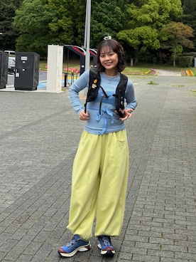 「SOLEAのアイテム（スウェットパンツ、イエロー系）」を使った、Riiさん（レディース・157cm）の春コーディネート