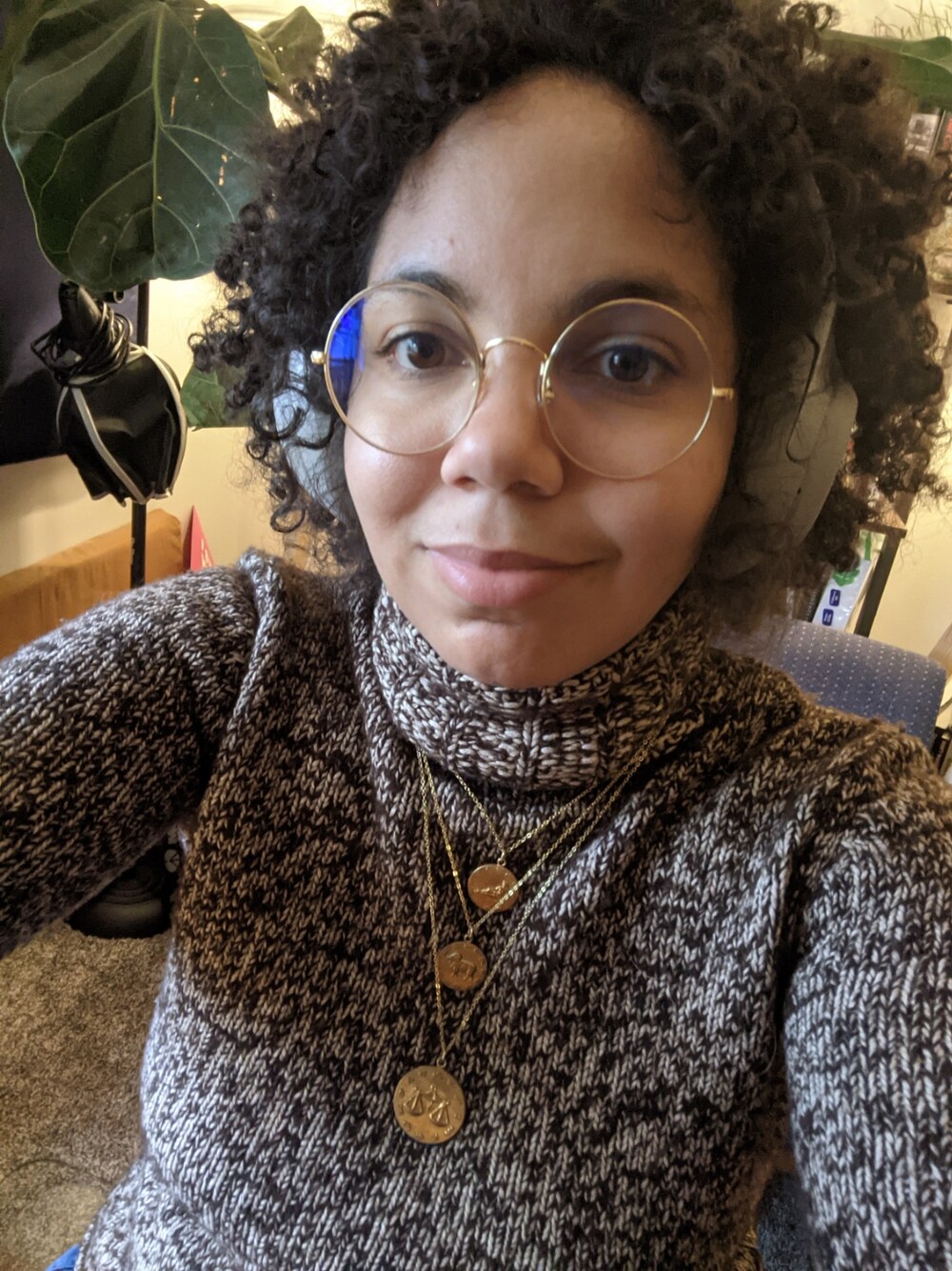 「turtleneck」｜「Ray-Banのアイテム（メガネ、ゴールド系）」を使った、jandrixさん（レディース・136cm）の秋コーディネートの1枚目の写真