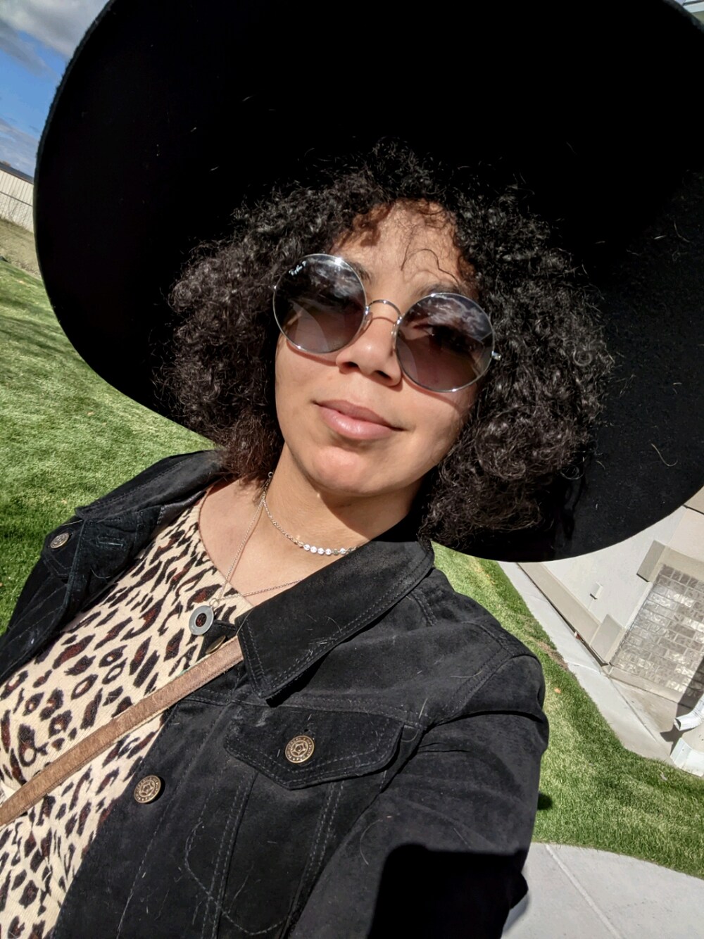 「witchy、black」｜「Ray-Banのアイテム（サングラス、ブラック系）」を使った、jandrixさん（レディース・136cm）の秋コーディネートの1枚目の写真