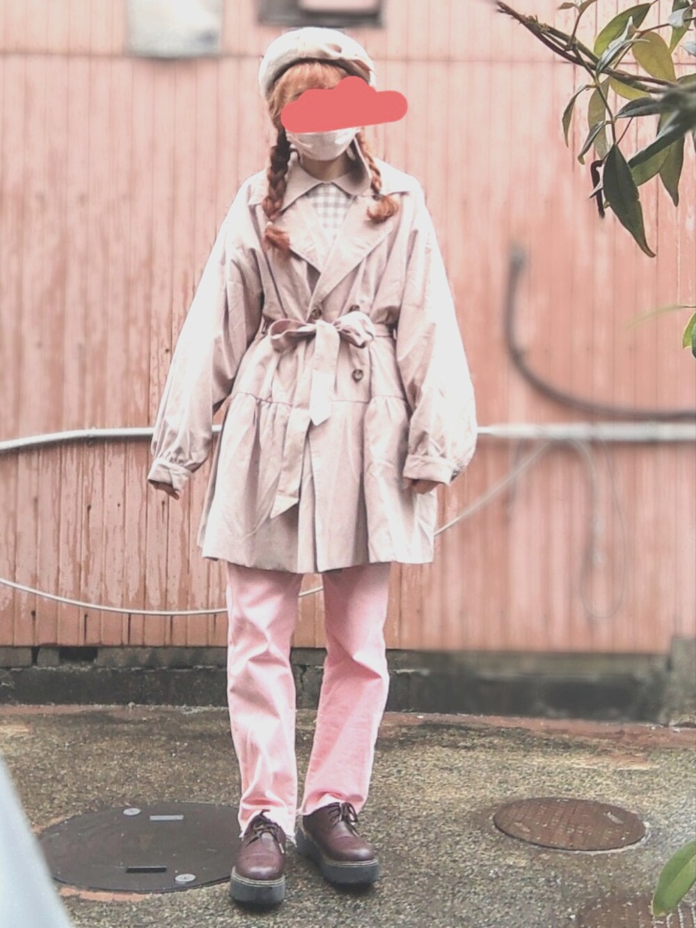 「春服デビュー宣言、春服コーデ、トレンチコート、ギンガムチェック、淡色コーデ、淡色女子、ピンク、ピンクパンツ、デニム、ベレー帽、いいね、save、フォローお願いします🤑、イエベ春、休日コーデ、淡色、みつあみ」｜「しまむらのアイテム（シューズ、ブラウン系）」を使った、asuka_423711さん（レディース・158cm）の春コーディネートの1枚目の写真