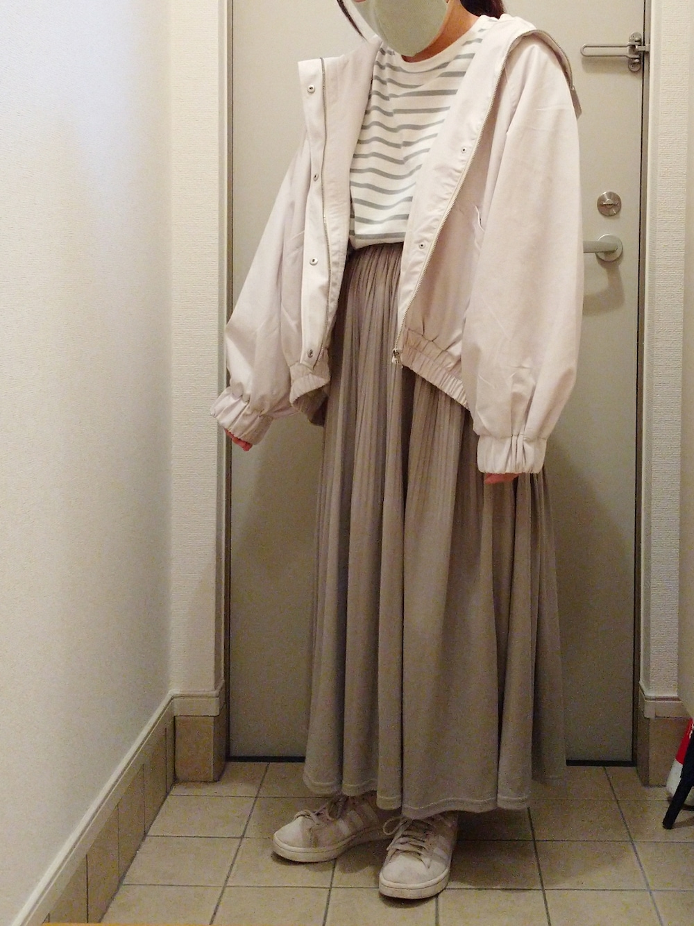 「淡色コーデ、大人カジュアル、プチプラ、秋服準備はじめました、えだコーデしまむら、マウンテンパーカー、ボーダー、低身長、ぽっちゃり、骨格ストレート、骨格診断ストレート、ママコーデ、スウィーツ同盟会」｜「しまむらのM　淡薄橙　¥2,970　品番528-1008（マウンテンパーカー、ホワイト系）」を使った、もちいりかさん（レディース・148cm）の秋コーディネートの1枚目の写真