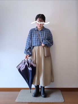 「UNIQLO（ユニクロ）のアイテム（シャツ/ブラウス、ブルー系）」を使った、もちいりかさん（レディース・148cm）の秋コーディネート