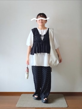 「DISCOAT（ディスコート）の【umm.】ギャザーリボン使いノースリ（シャツ/ブラウス、ブラック系）」を使った、もちいりかさん（レディース・148cm）の夏コーディネート