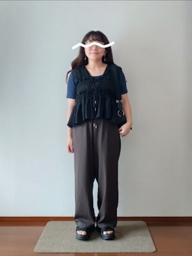 「DISCOAT（ディスコート）の【umm.】ギャザーリボン使いノースリ（シャツ/ブラウス、ブラック系）」を使った、もちいりかさん（レディース・148cm）の夏コーディネート