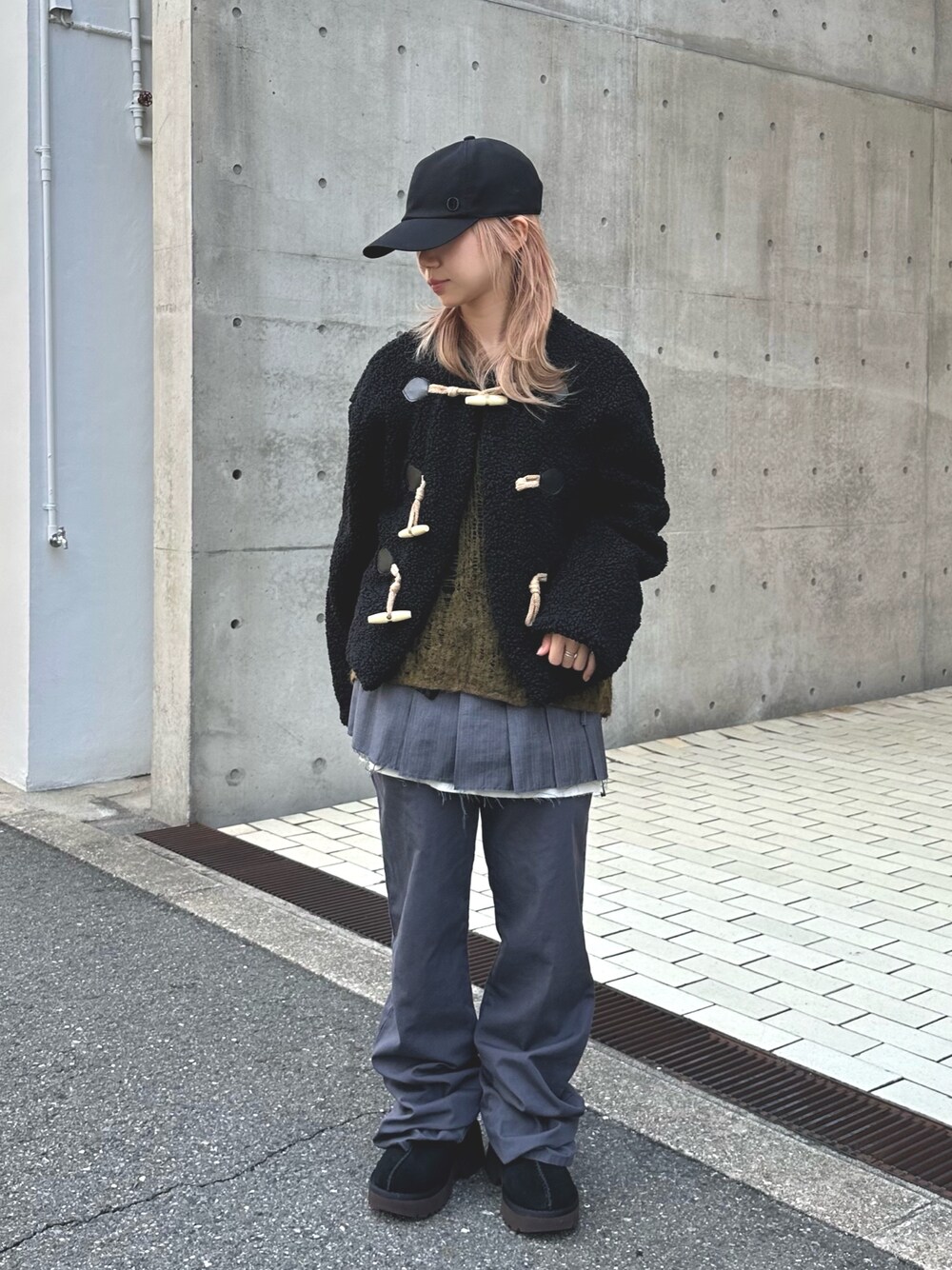 「キャップ、秋コーデ、冬コーデ、アウター、低身長コーデ、レイヤードスタイル、キャップコーデ」｜「Chapeau d' OのChapeau d' O T/C Twill 6Panel Cap EC / シャポードオー（キャップ、ブラック系）」を使った、KIMさん（レディース・148cm）の秋コーディネートの1枚目の写真