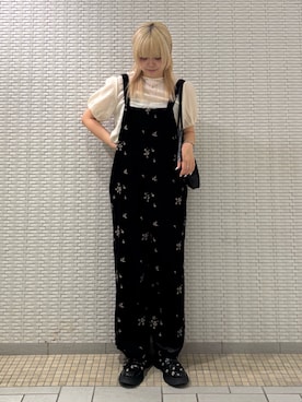 「KBF（ケイビーエフ）のベロアサロペット（つなぎ/オールインワン、ブラック系）」を使った、ohanasannさん（レディース・166cm）の秋コーディネート