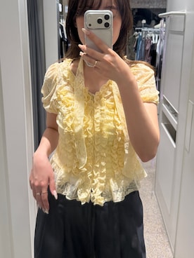 「SLY（スライ）のFRILL LACE ZIP UP TOPS フリルレースジップアップトップス 夏服（シャツ/ブラウス、ホワイト系）」を使った、城野香遥さん（レディース・172cm）の夏コーディネート